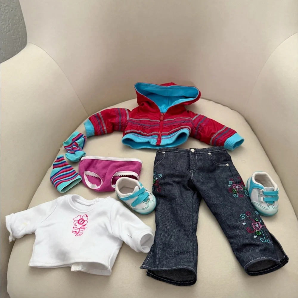 American Girl Doll with Red Jacket and Blue Jeans Truly me retired #24 - Picture 7 of 16